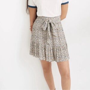 Madewell Tie-Waist Tiered Mini Skirt in Fieldwalk Floral